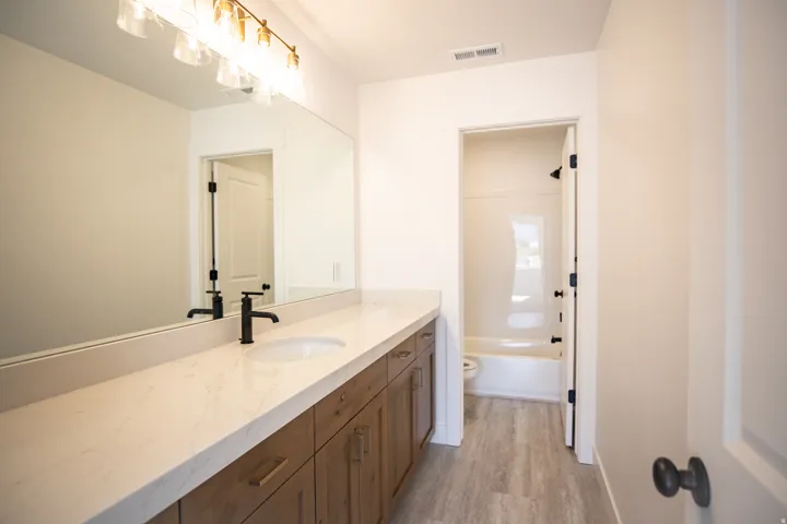 Upstairs full bathroom
