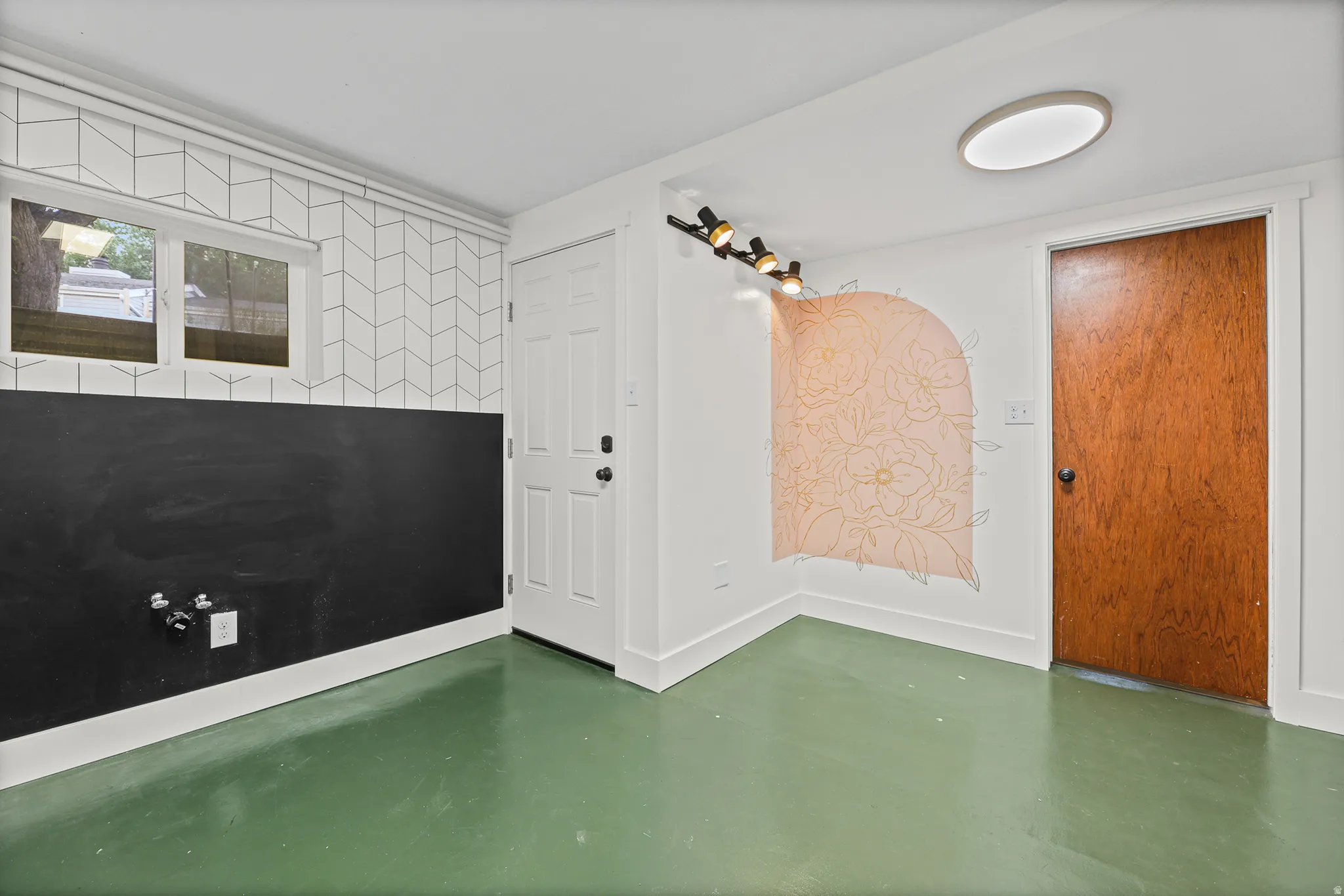 Flex space with separate basement entrance. Was used prior as a home beauty salon. Plumbing for hair sink on black accent wall