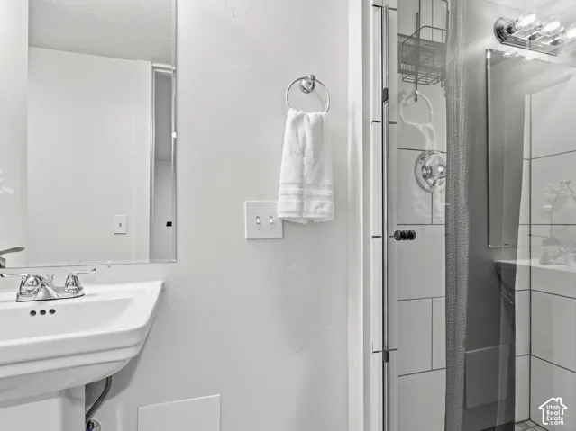 3/4 Bedroom
