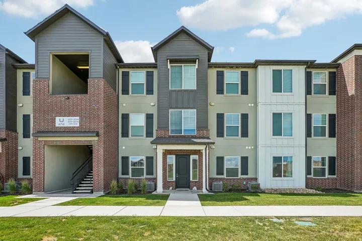 End unit, with private front door into this unit