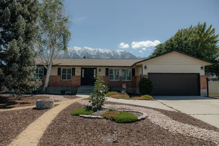 Beautiful Ranch Rambler in the heart of Orem. Beautiful mountain views and easy neighborhood.