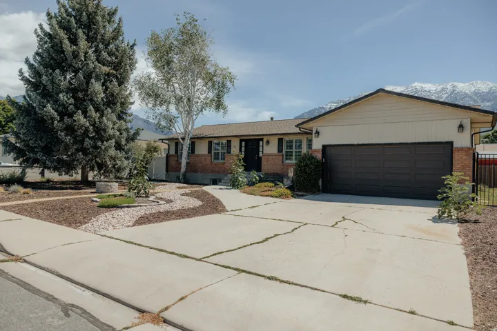 Call today to see this fantastic ranch rambler.  This is surely just what you have been looking for.