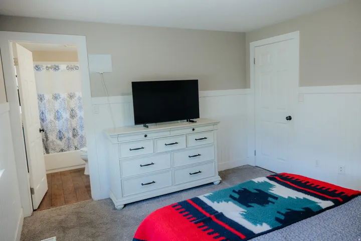 new angle of room before virtually staged.