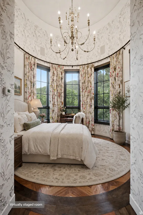 Curved room with patterned wall coverings and a decorative chandelier