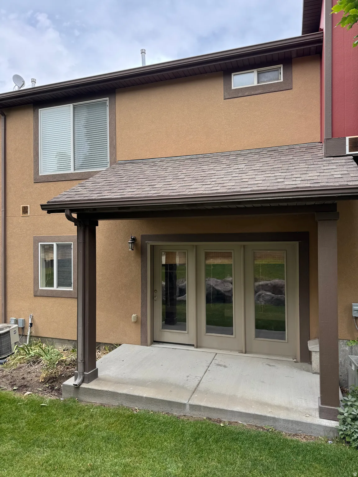Covered patio featuring a concrete slab and direct lawn access