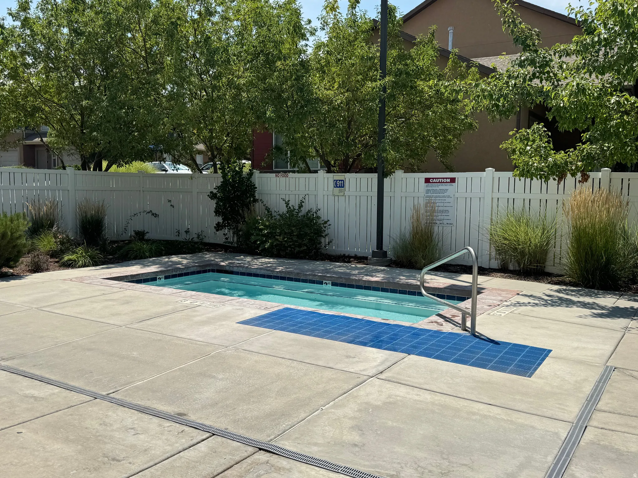 Community spa in the pool area