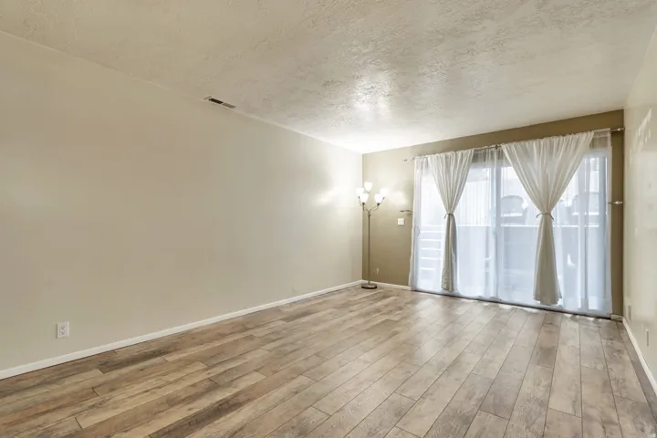 5769 S Waterbury Cir #a, Salt Lake City, Utah 84121