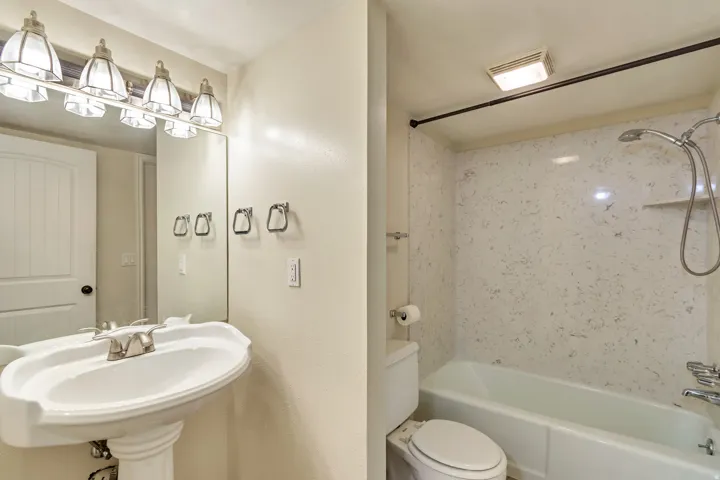 5769 S Waterbury Cir #a, Salt Lake City, Utah 84121
