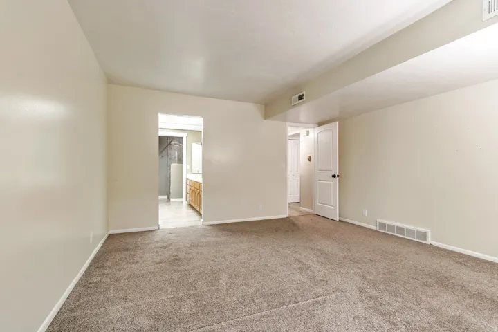 5769 S Waterbury Cir #a, Salt Lake City, Utah 84121