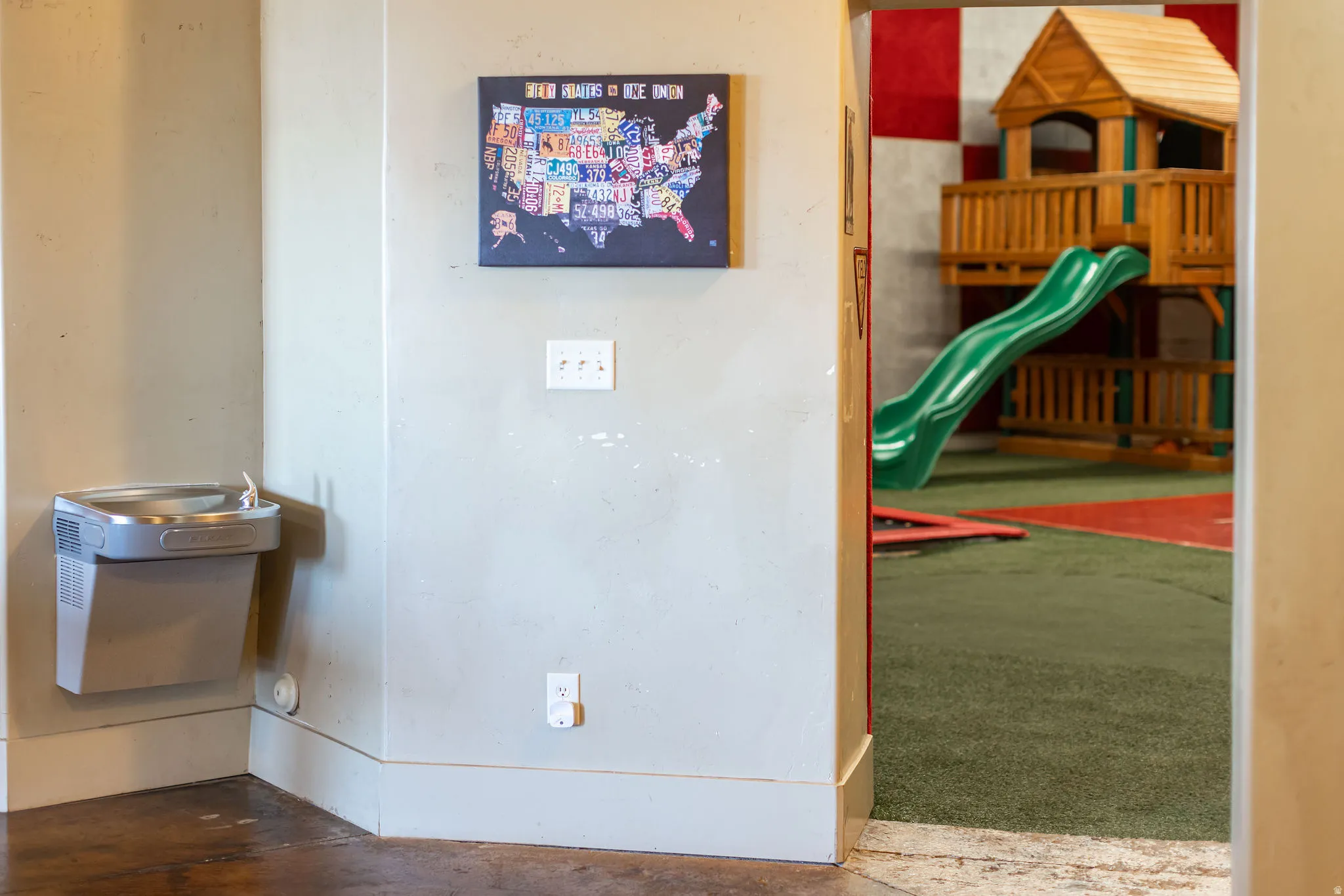 Interior wall-mounted water fountain with a durable basin