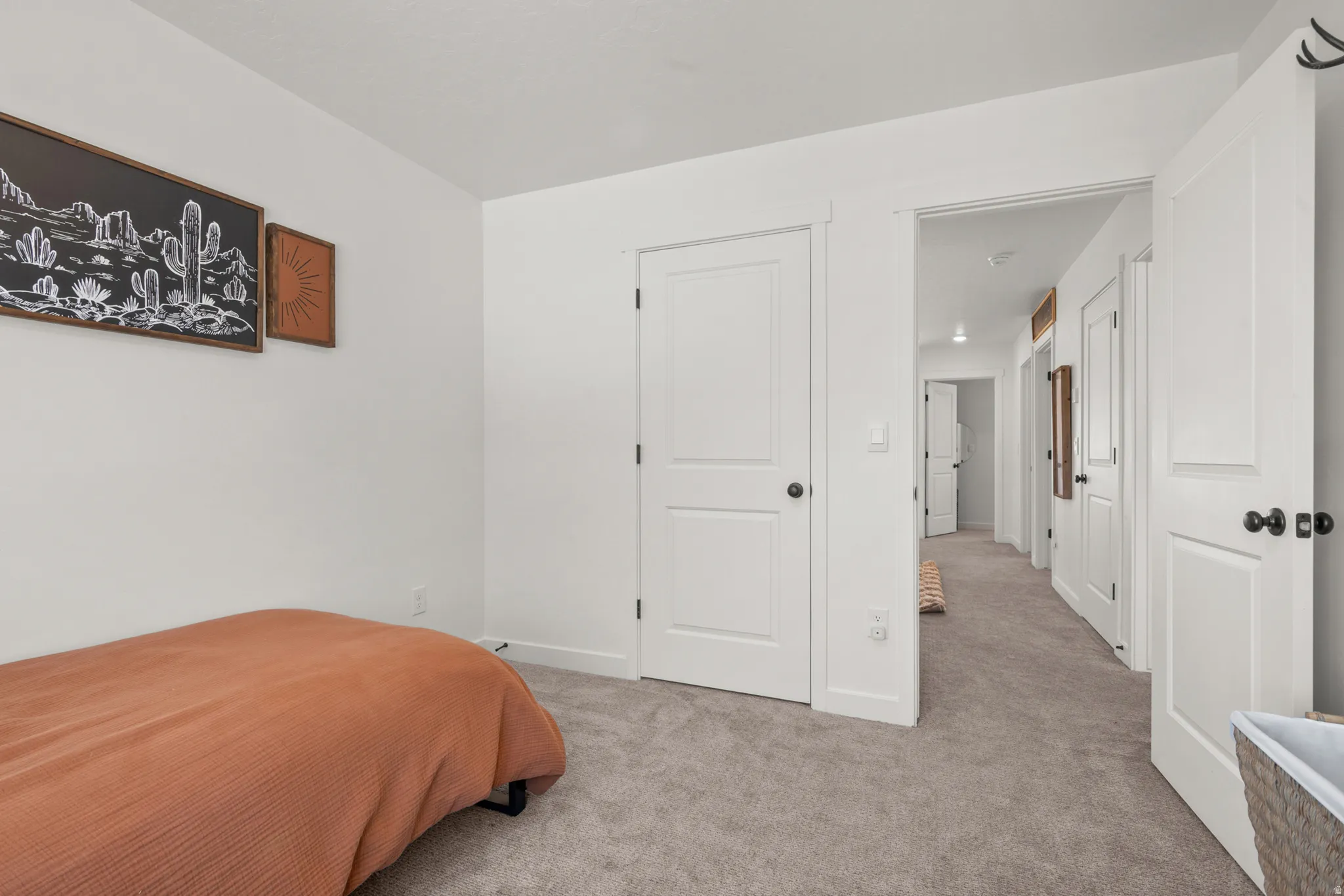 Plush carpet flooring complements a neutral wall palette
