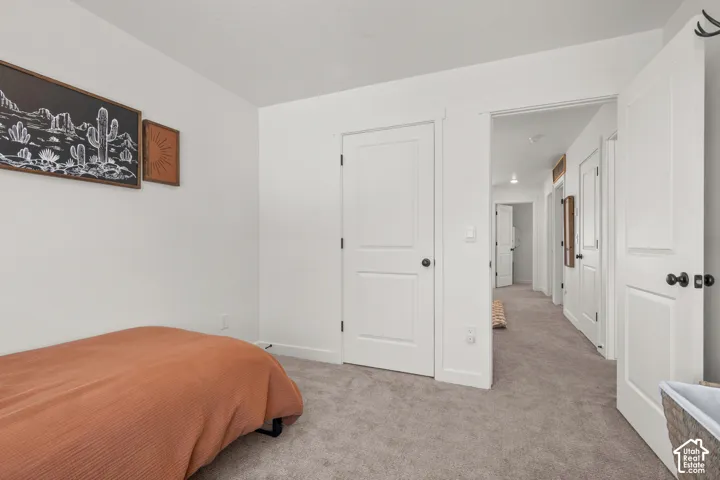 Plush carpet flooring complements a neutral wall palette