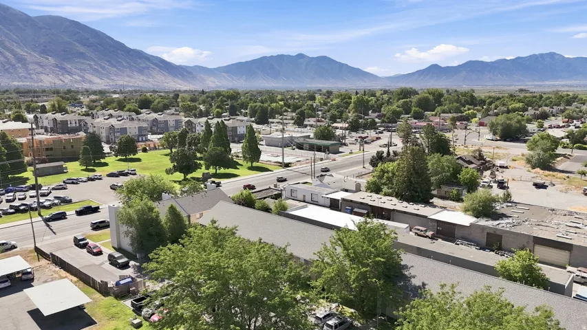 Expansive property featuring multiple structures and ample parking space