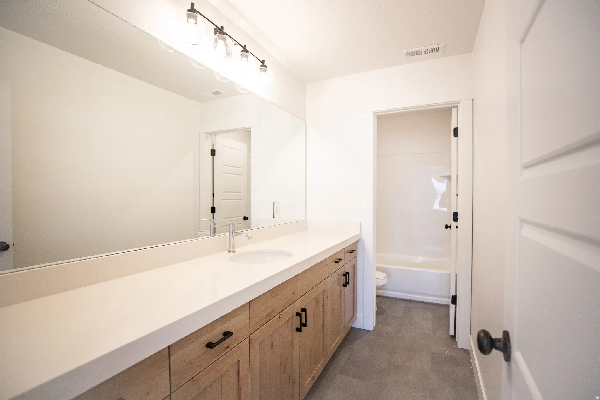 Upstairs full bathroom