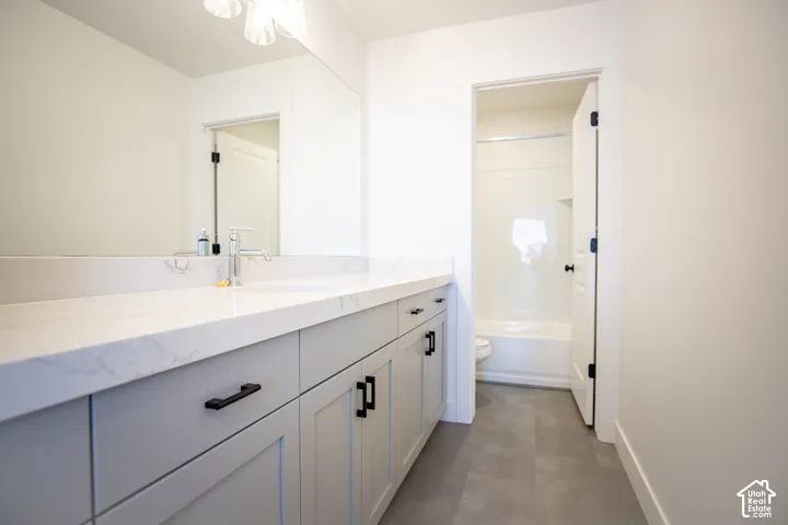 Upstairs Full Bathroom