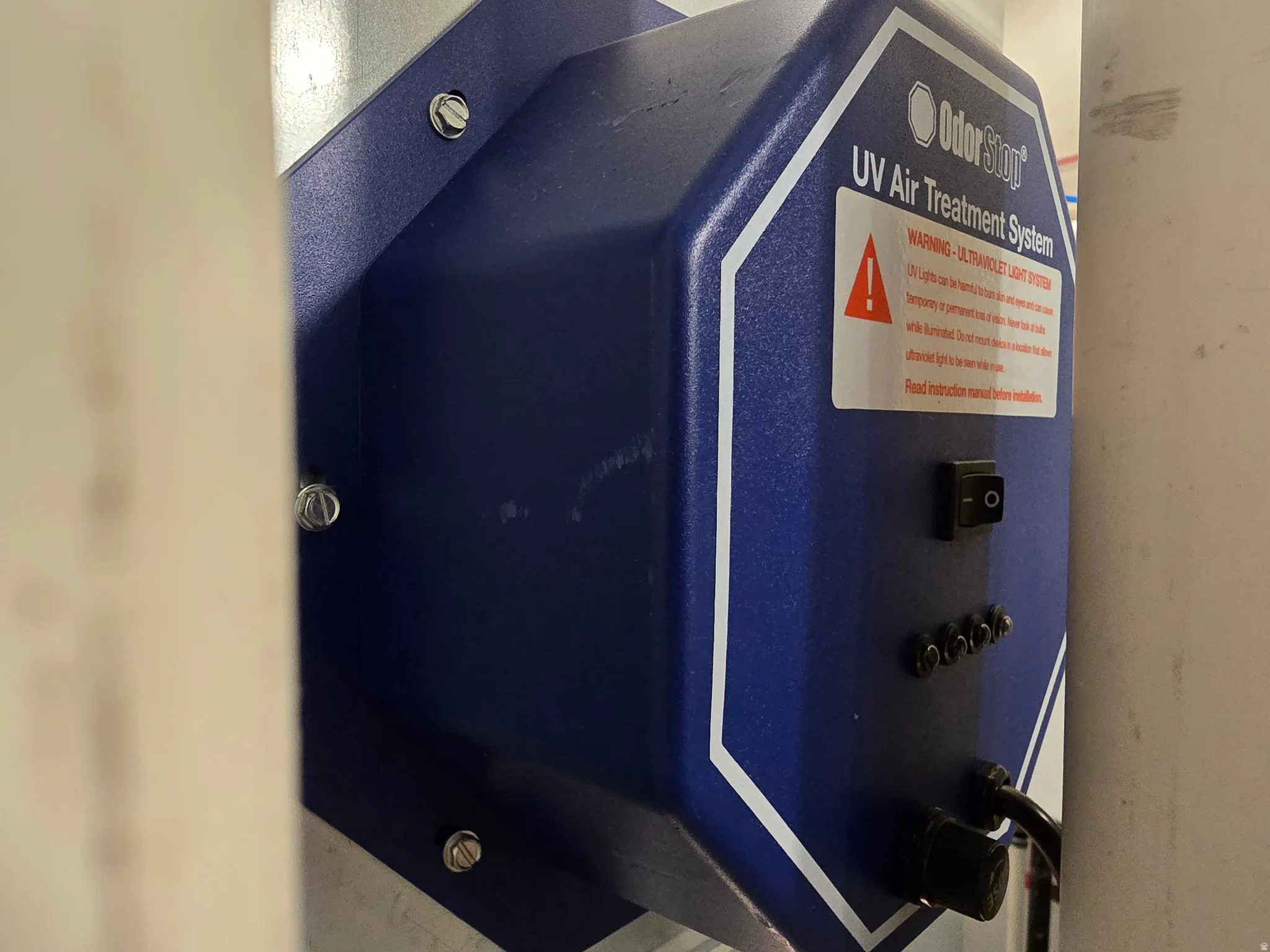 UV air purifier