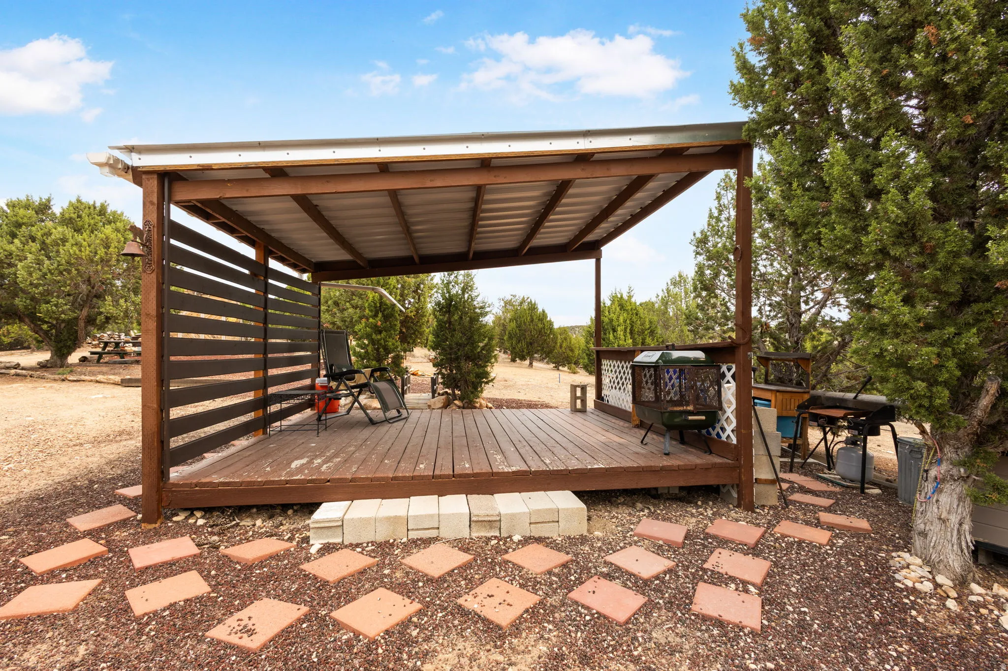covered patio with stove