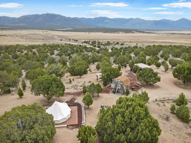 barn sleeps 3.  tee pee sleeps 3