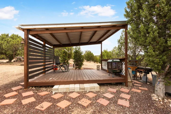 covered patio with stove