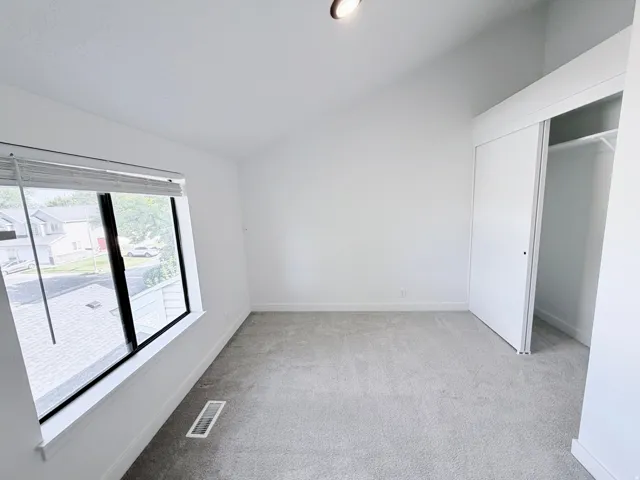 Light gray carpeting