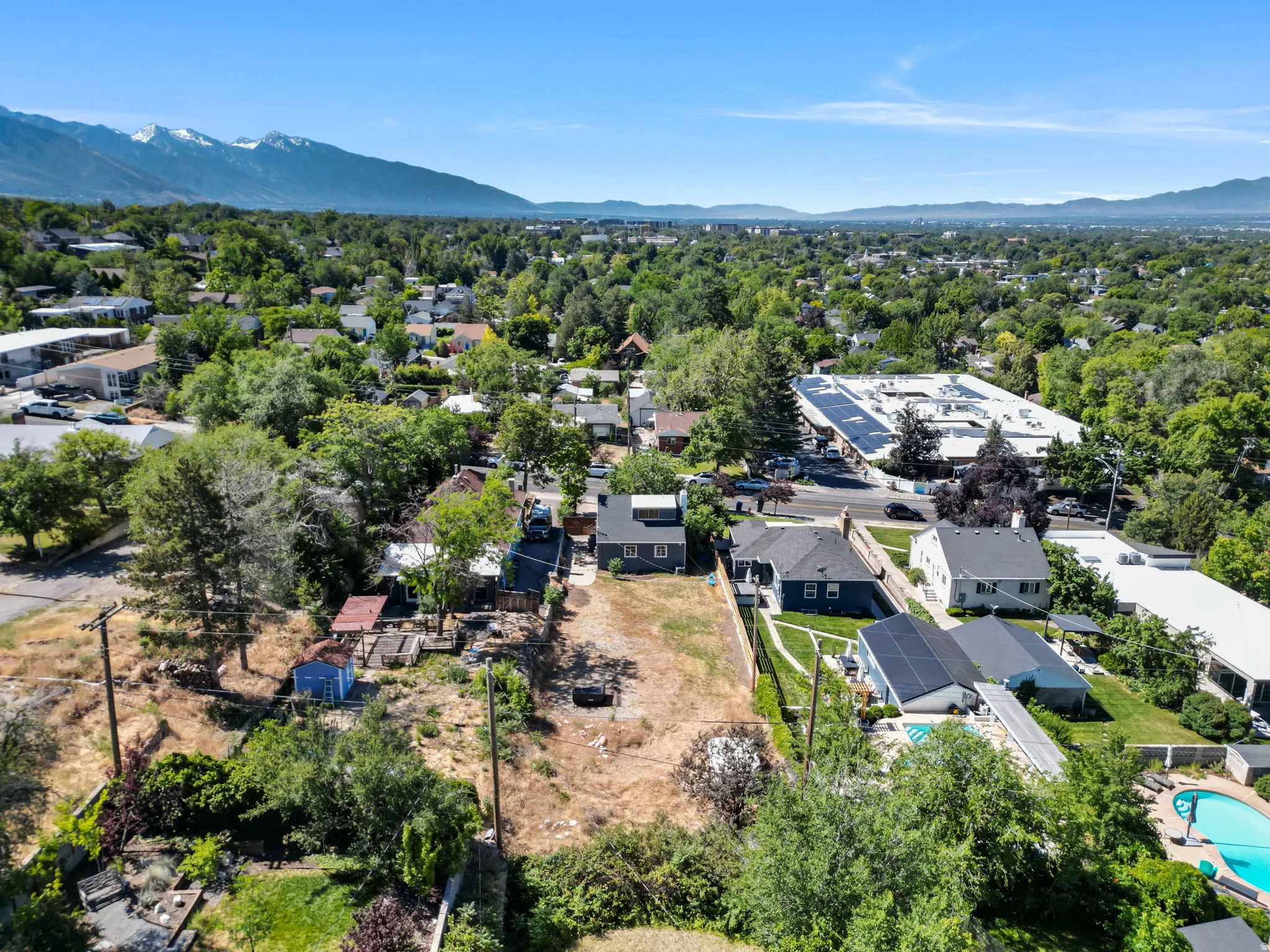 Expansive land parcel with surrounding established properties
