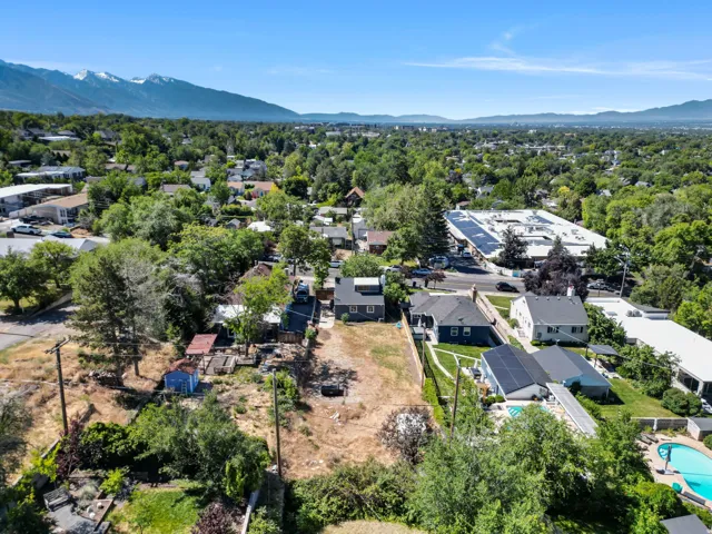 Expansive land parcel with surrounding established properties