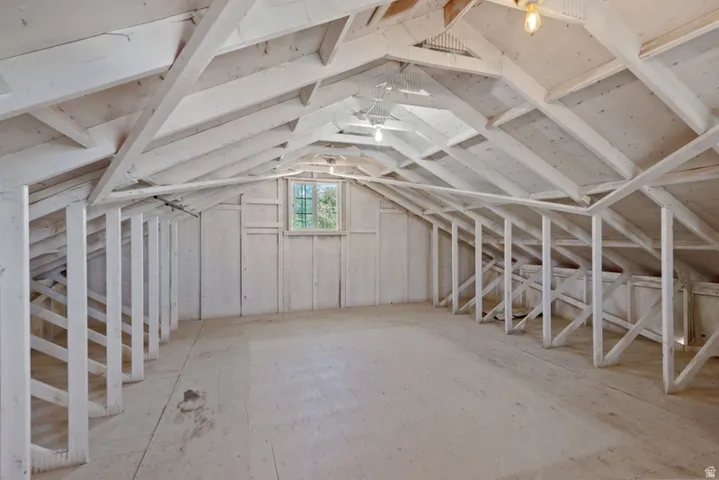 Approx 280 square foot loft above the garage