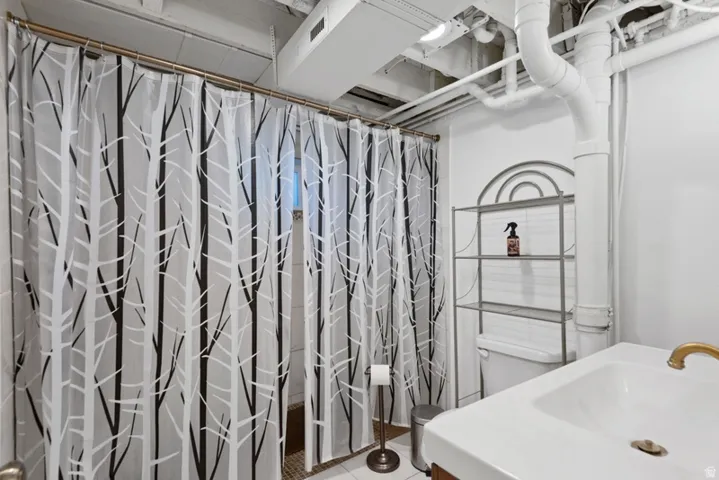 Large 3/4 shower down