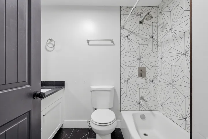 Hall full bathroom