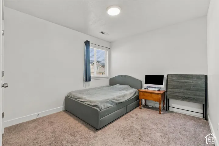 Neutral wall paint, window with blinds, and carpeted flooring