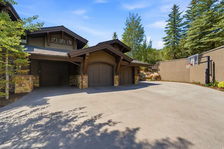Concrete driveway offering ample parking