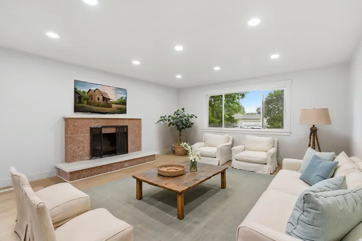 Living space featuring light wood-finish flooring and recessed lighting