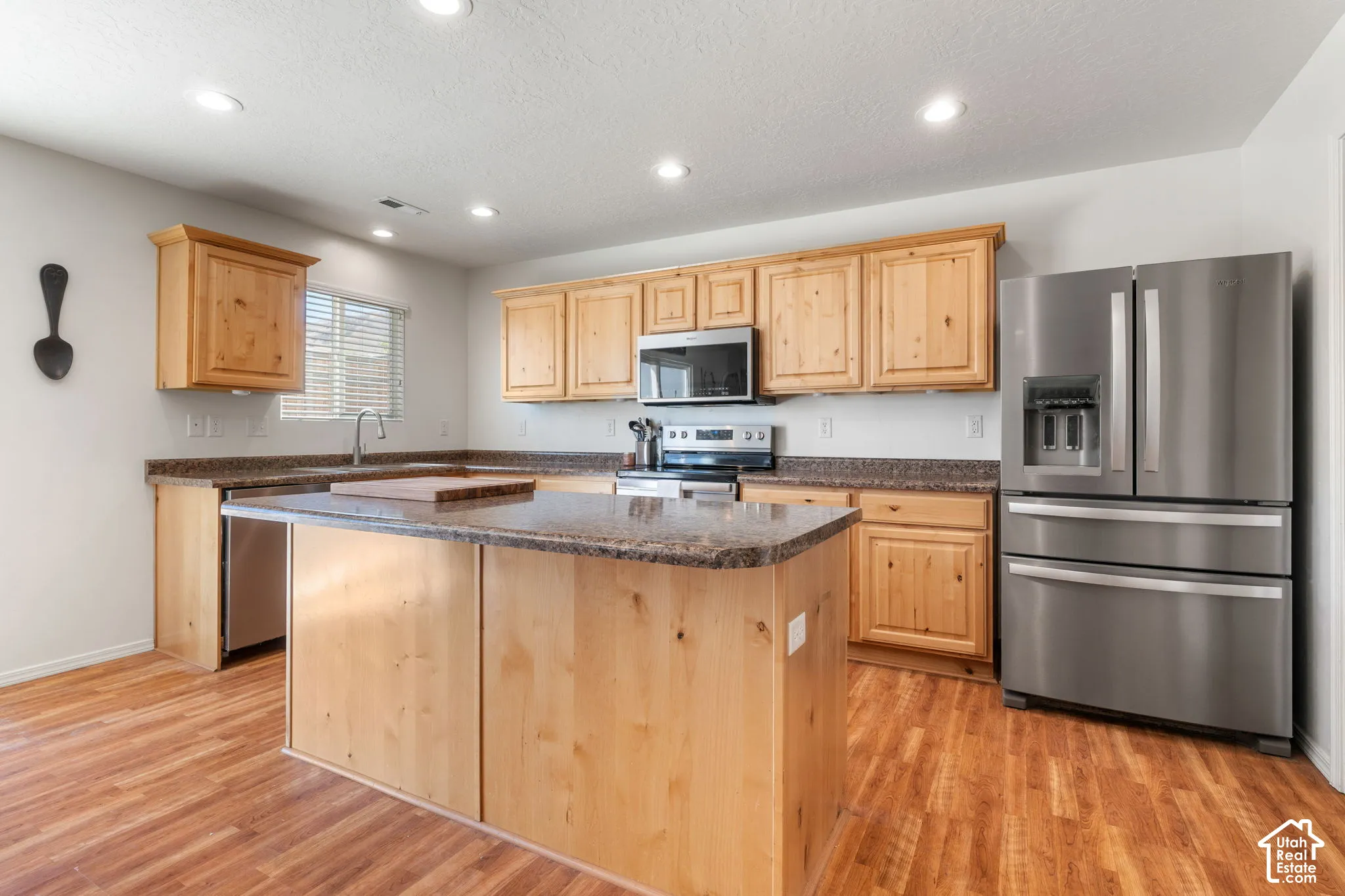 Stainless steel appliances included