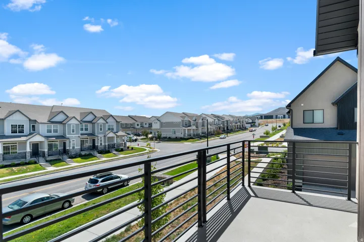 Private balcony featuring concrete flooring and modern horizontal metal railings