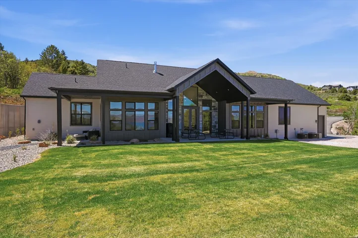 984 S Crossed Arrows Cir, Garden City, Utah 84028
