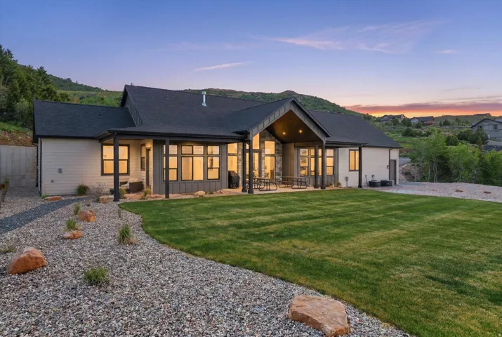 984 S Crossed Arrows Cir, Garden City, Utah 84028