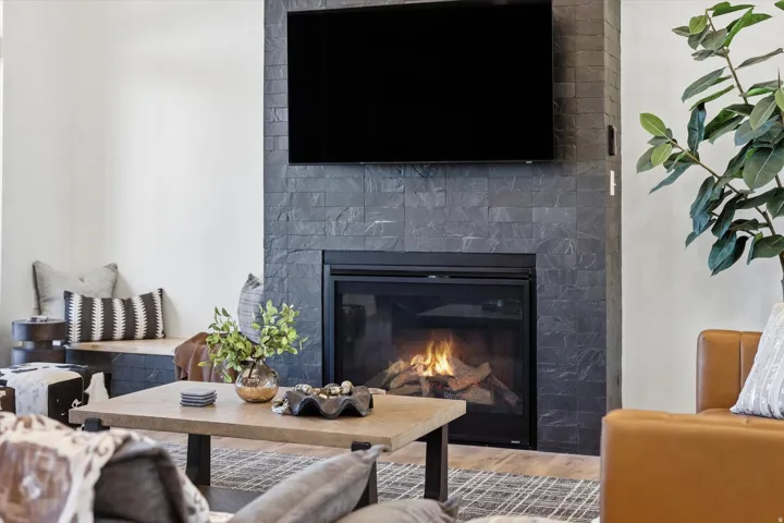Modern fireplace featuring a black stone-finish surround and hearth