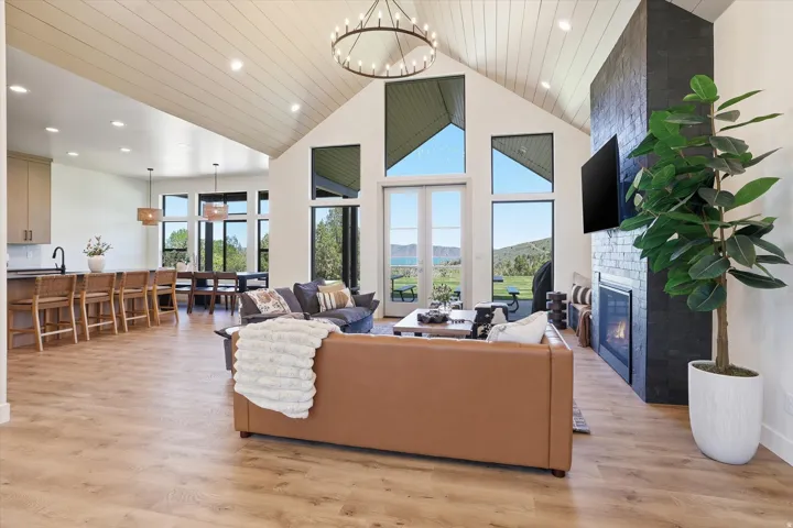 984 S Crossed Arrows Cir, Garden City, Utah 84028