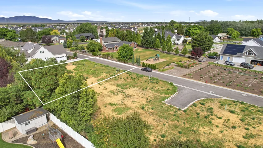 Expansive lot featuring mature trees and a clear buildable area