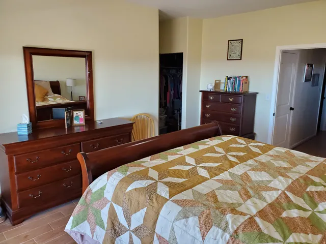 upstairs master bedroom