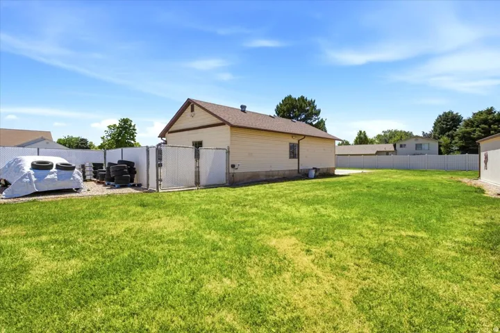 2626 W 1700 N, Clinton, Utah 84015