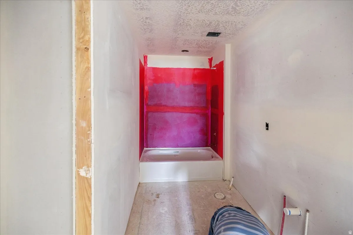 upstairs hall bath