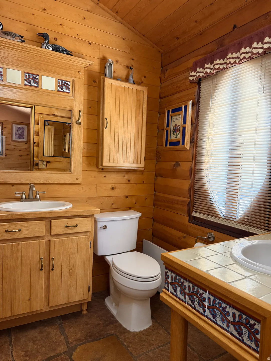 1/2 bath and laundry