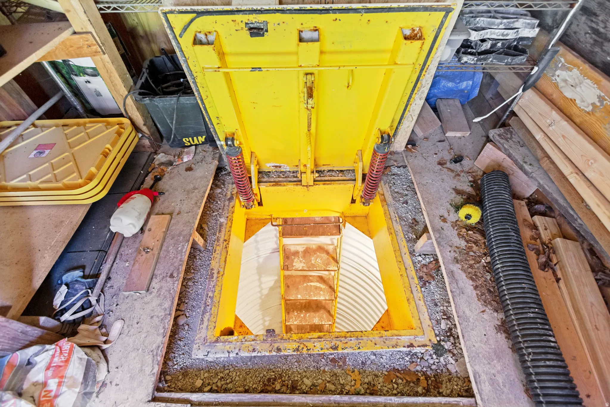 Industrial-grade metal hatch with hydraulic assist and integrated metal steps