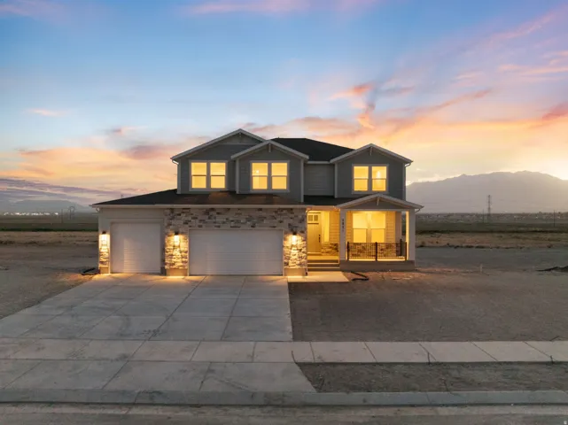 Our two-story "Magnolia" with large covered porch and beautiful mountain views.