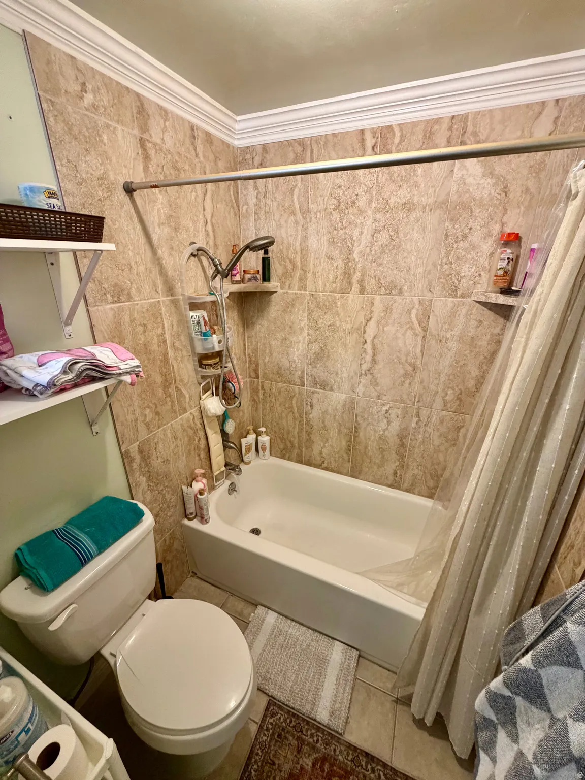 Bat/Users/adisalagic/Downloads/S29.jpghroom featuring full tile surround, crown molding, and a built-in shower niche