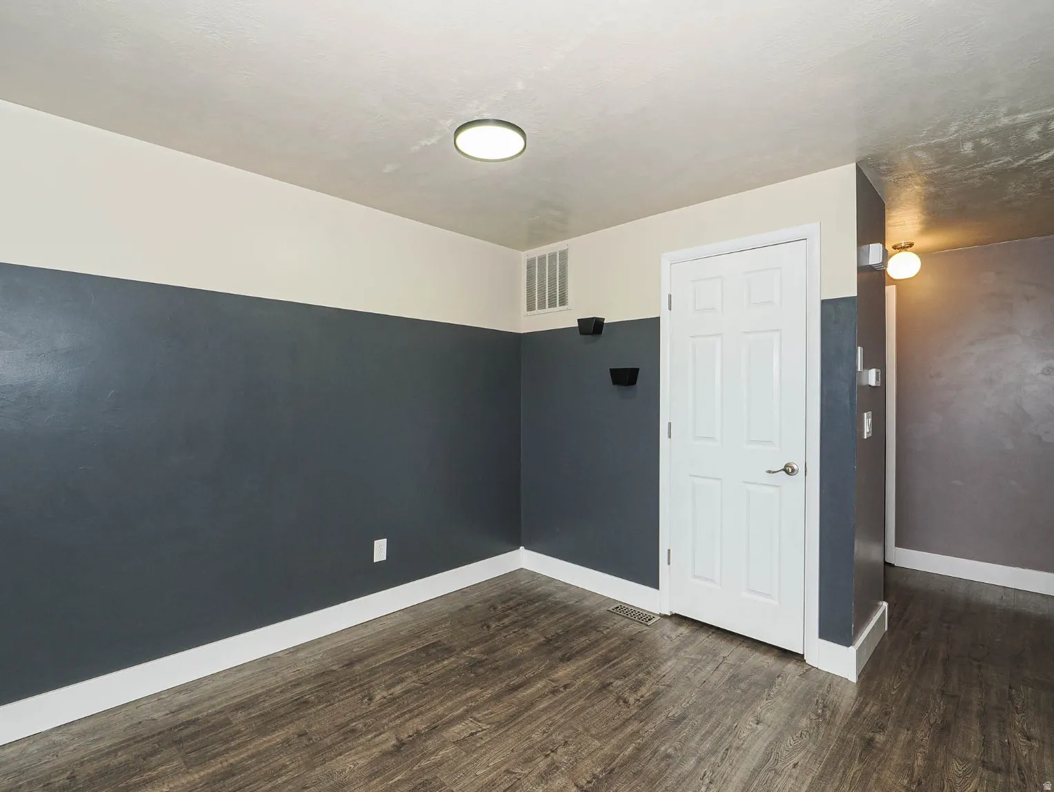 Dining nook near the kitchen