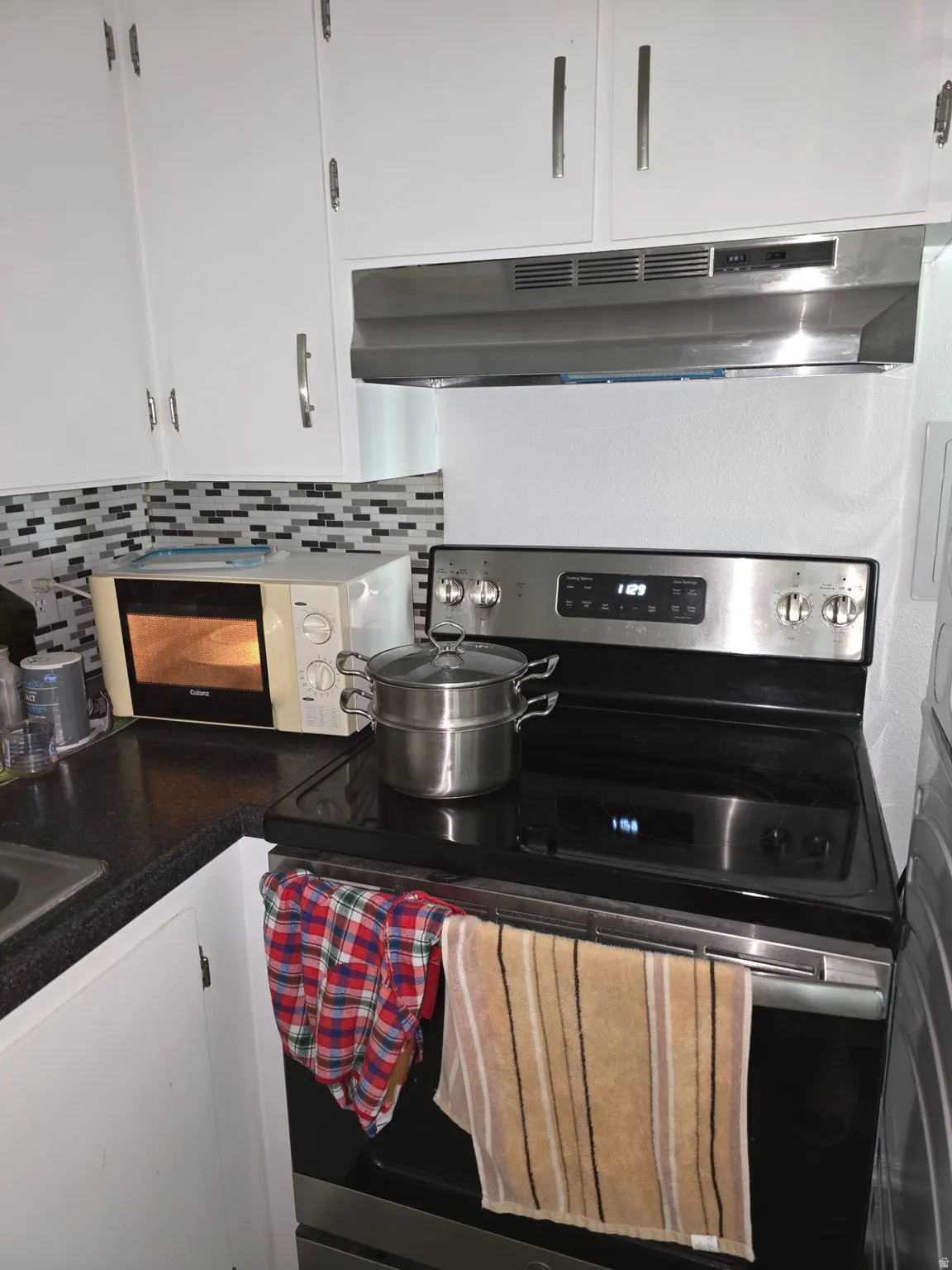 Stainless steel range and matching overhead hood