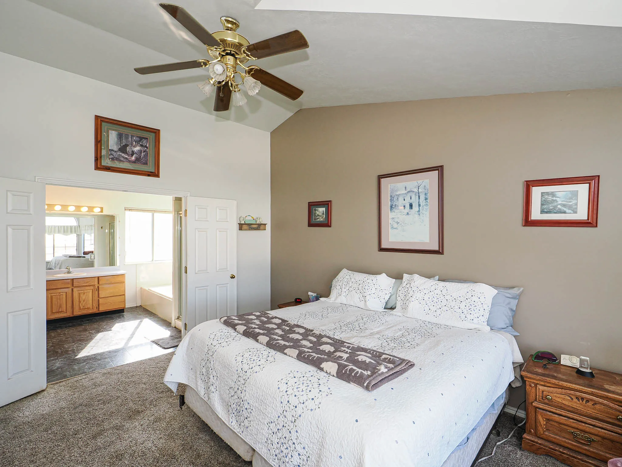 Vaulted ceiling room with ceiling fan light fixture
