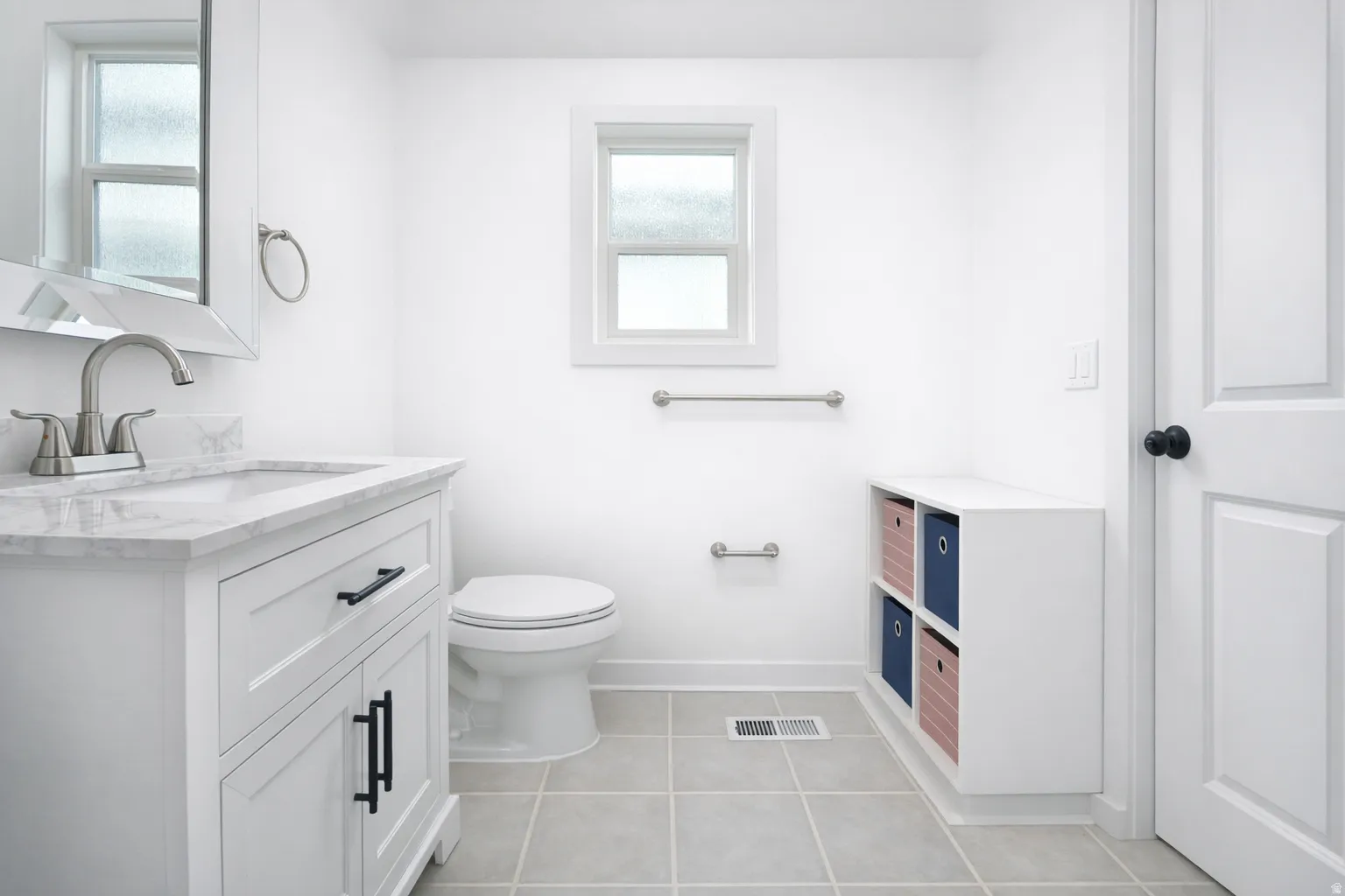 Second primary bedroom with its own full ensuite bathroom.